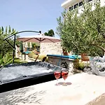 Family Friendly House With A Swimming Pool Plano, - 23902