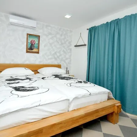 Family Friendly House With A Swimming Pool Plano, - 23902 * Traù
