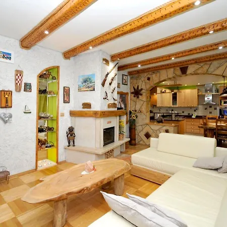 Family Friendly House With A Swimming Pool Plano, - 23902 Tatil Evi