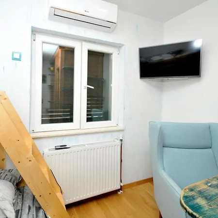 Casa vacanze Family Friendly House With A Swimming Pool Plano, - 23902 Traù