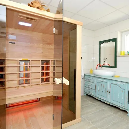 Family Friendly House With A Swimming Pool Plano, - 23902 Traù