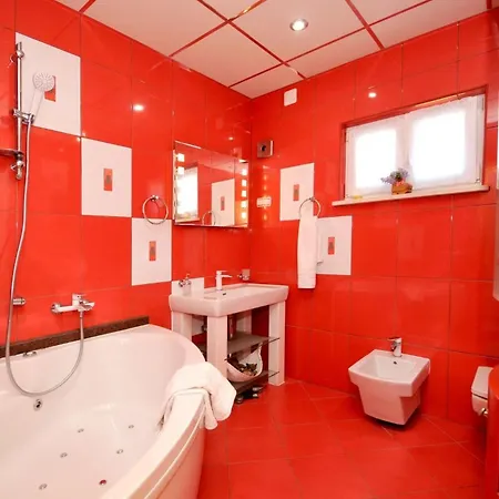 Family Friendly House With A Swimming Pool Plano, - 23902 * Traù