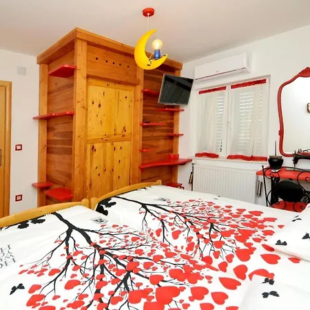 Family Friendly House With A Swimming Pool Plano, - 23902 Casa vacanze