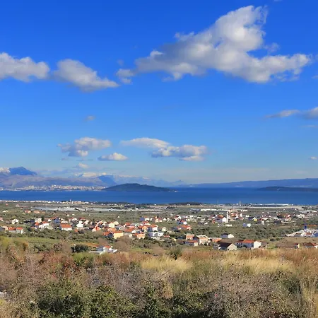 Casa vacanze Family Friendly House With A Swimming Pool Plano, - 23902