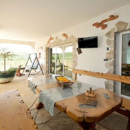 Дом отдыха Family Friendly House With A Swimming Pool Plano, - 23902 *