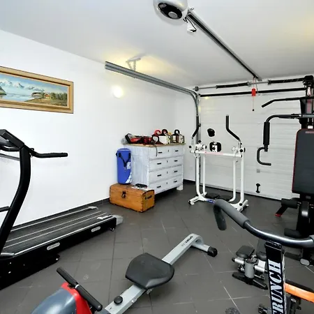 Casa vacanze Family Friendly House With A Swimming Pool Plano, - 23902 *