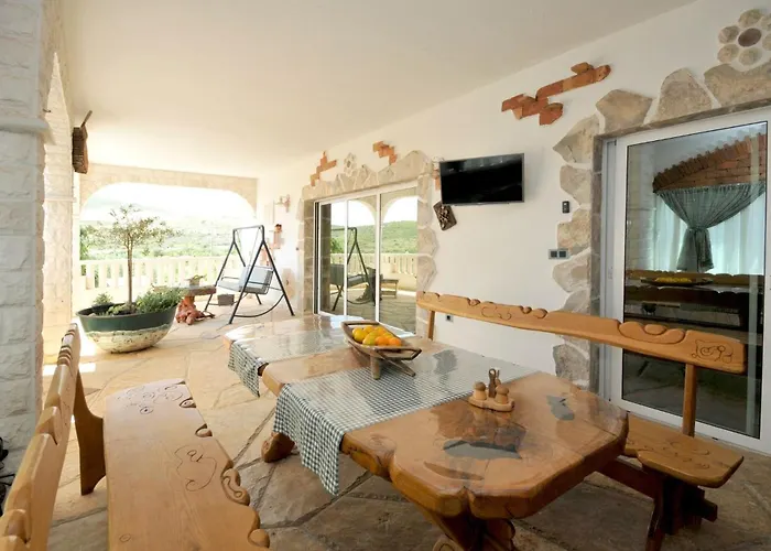 Vakantiehuis Family Friendly House With A Swimming Pool Plano, - 23902 *