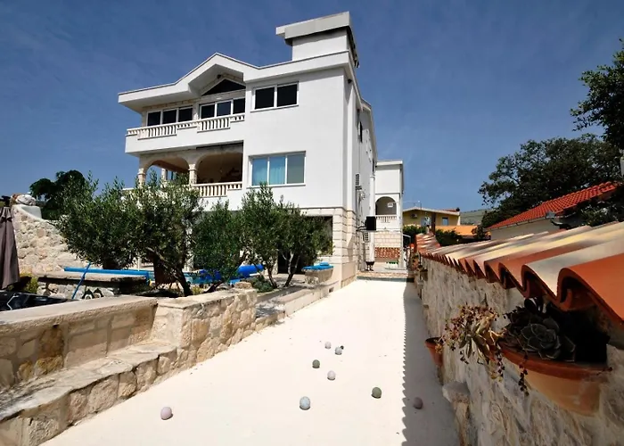 Vakantiehuis Family Friendly House With A Swimming Pool Plano, - 23902 *