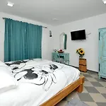 Family Friendly House With A Swimming Pool Plano, - 23902