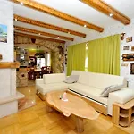 Family Friendly House With A Swimming Pool Plano, - 23902