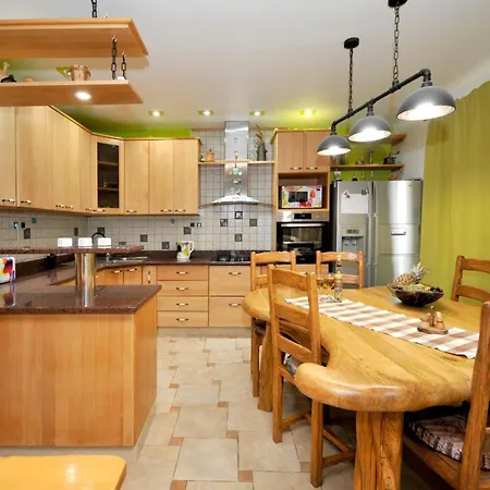 بيت للعطل Family Friendly House With A Swimming Pool Plano, - 23902 *