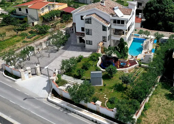 Hébergement de vacances Family Friendly House With A Swimming Pool Plano, - 23902 Trogir