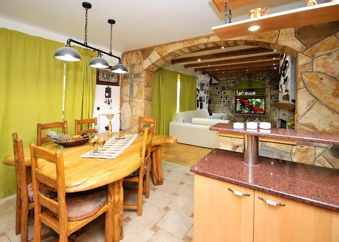 Family Friendly House With A Swimming Pool Plano, - 23902 Hébergement de vacances *