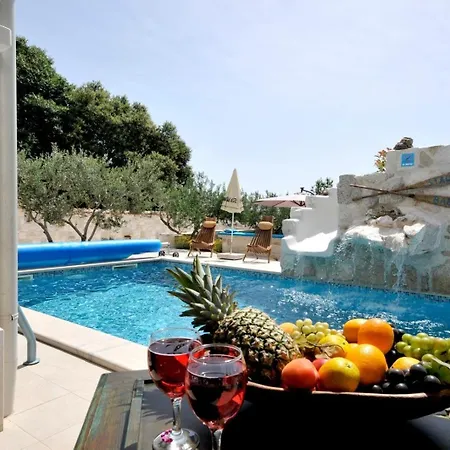 Family Friendly House With A Swimming Pool Plano, - 23902 Будинок відпочинку Трогір