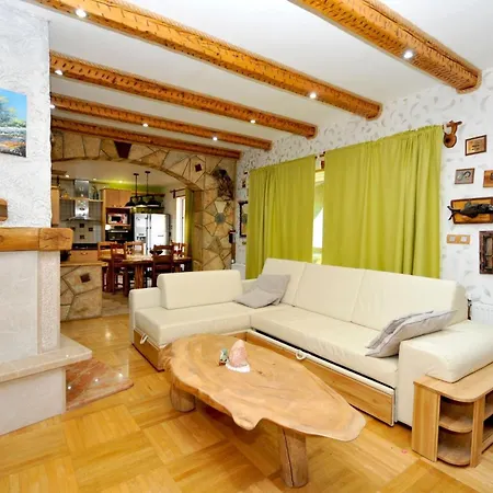 Family Friendly House With A Swimming Pool Plano, - 23902